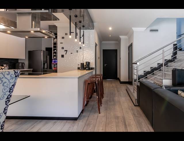 3 BEDROOM DUPLEX RENTED IN BRYANSTON